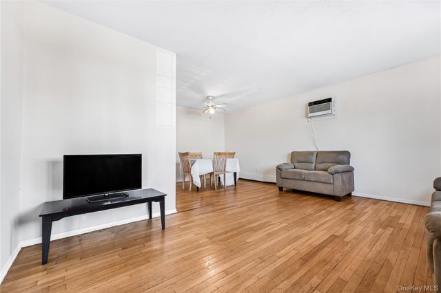 94 Conklin Street, Farmingdale, NY 11735