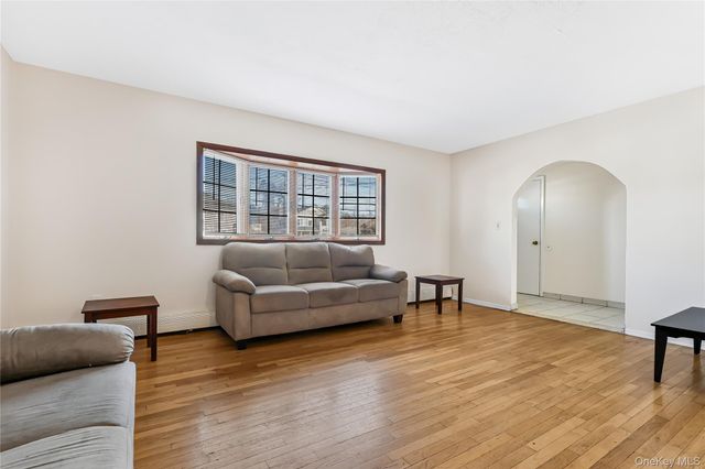 94 Conklin Street, Farmingdale, NY 11735