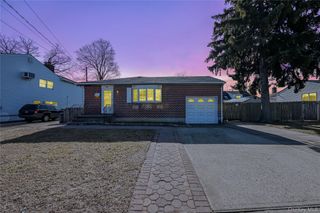 94 Conklin Street, Farmingdale, NY 11735