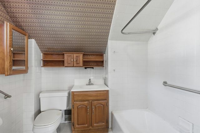 46 Wilfred St, Lynn, MA 01905