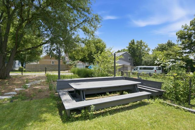 6925 Windward Street, Columbia Twp, OH 45227