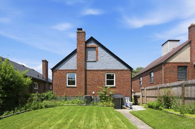 6925 Windward Street, Columbia Twp, OH 45227