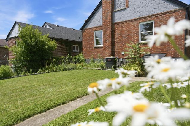 6925 Windward Street, Columbia Twp, OH 45227