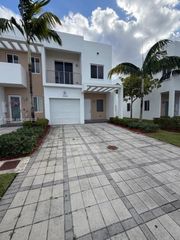 10248 NW 71st Ter, Doral, FL 33178