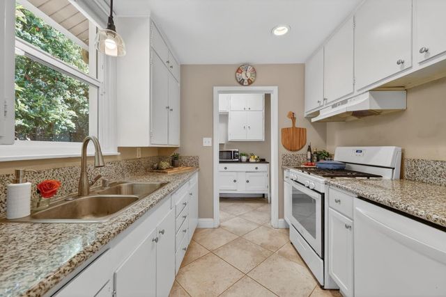 3620 E Country Club Ln, Sacramento, CA 95821