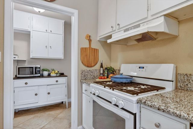 3620 E Country Club Ln, Sacramento, CA 95821