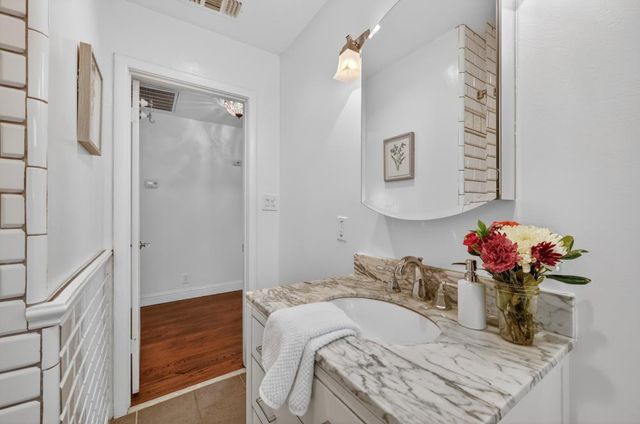 3620 E Country Club Ln, Sacramento, CA 95821