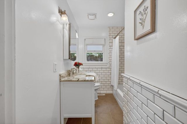 3620 E Country Club Ln, Sacramento, CA 95821