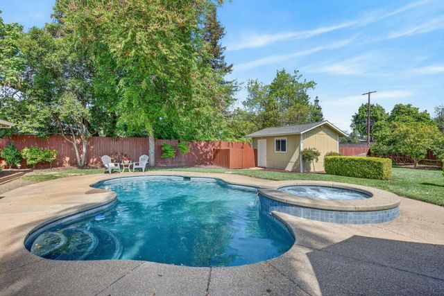 3620 E Country Club Ln, Sacramento, CA 95821