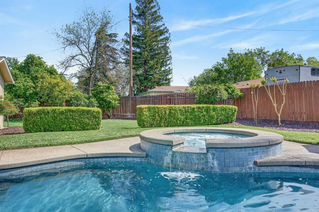 3620 E Country Club Ln, Sacramento, CA 95821