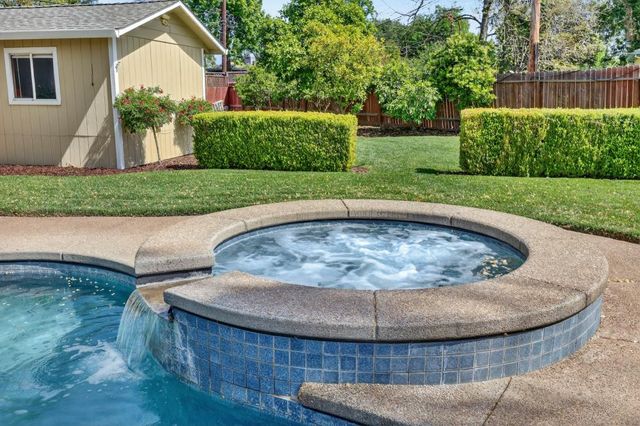3620 E Country Club Ln, Sacramento, CA 95821