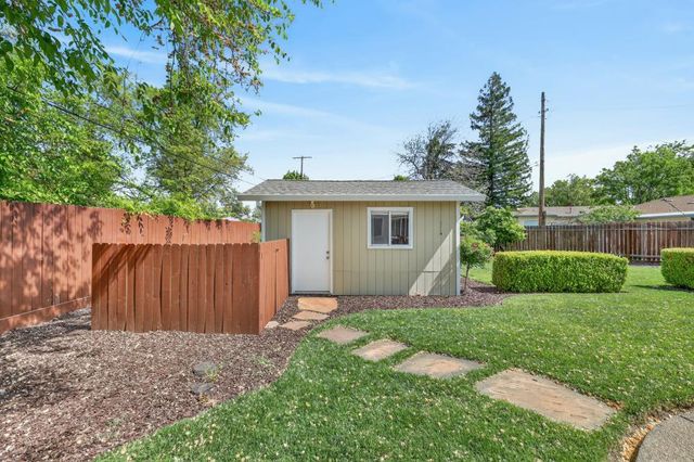 3620 E Country Club Ln, Sacramento, CA 95821