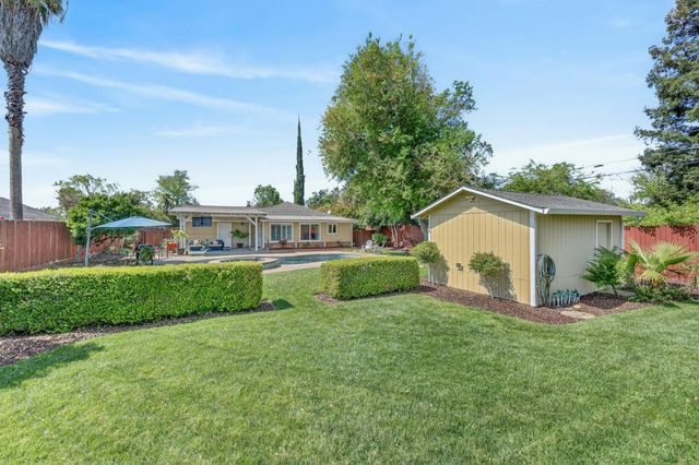 3620 E Country Club Ln, Sacramento, CA 95821