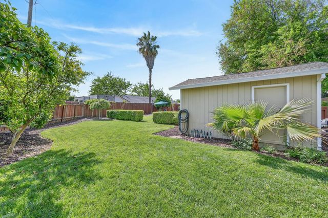 3620 E Country Club Ln, Sacramento, CA 95821