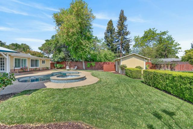 3620 E Country Club Ln, Sacramento, CA 95821