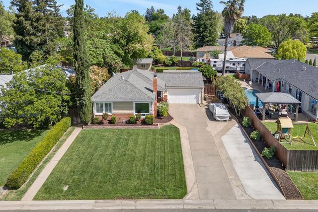 3620 E Country Club Ln, Sacramento, CA 95821