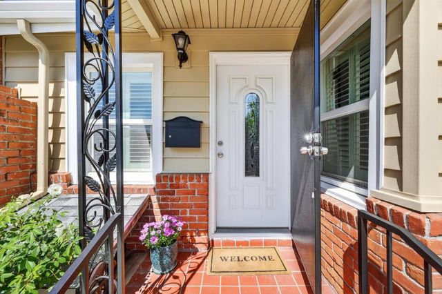 3620 E Country Club Ln, Sacramento, CA 95821