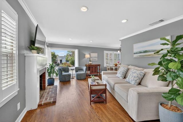 3620 E Country Club Ln, Sacramento, CA 95821