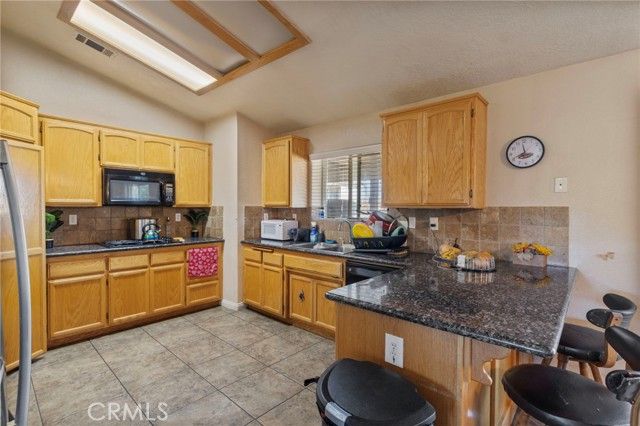 15120 Live Oak St, Hesperia, CA 92345