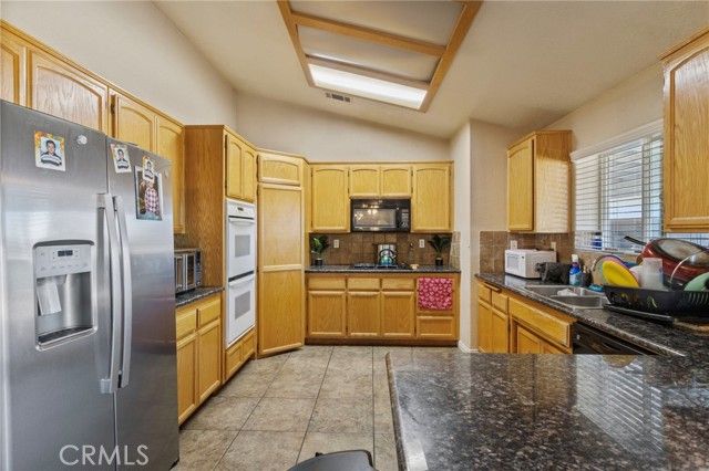 15120 Live Oak St, Hesperia, CA 92345