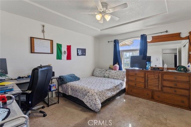 15120 Live Oak St, Hesperia, CA 92345