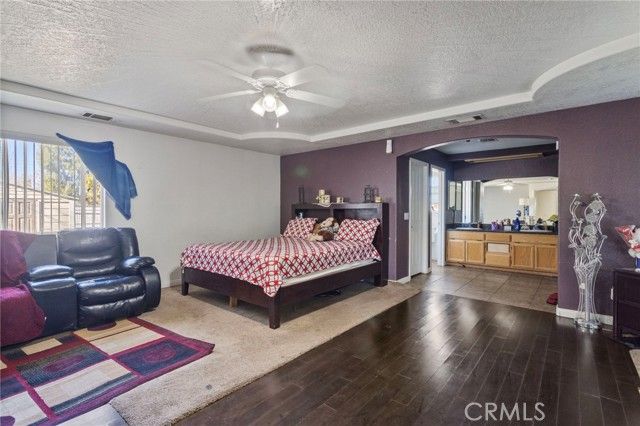 15120 Live Oak St, Hesperia, CA 92345