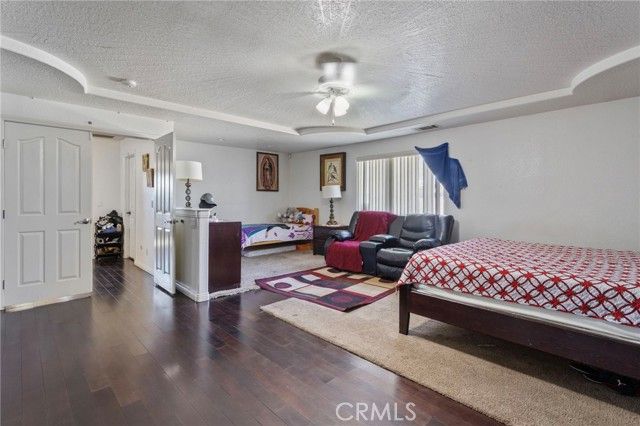 15120 Live Oak St, Hesperia, CA 92345