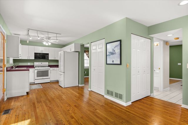 122 Cinderford Court, Oswego, IL 60543