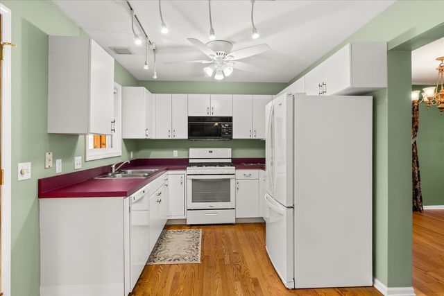 122 Cinderford Court, Oswego, IL 60543