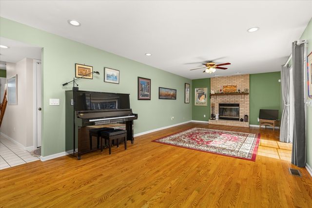 122 Cinderford Court, Oswego, IL 60543