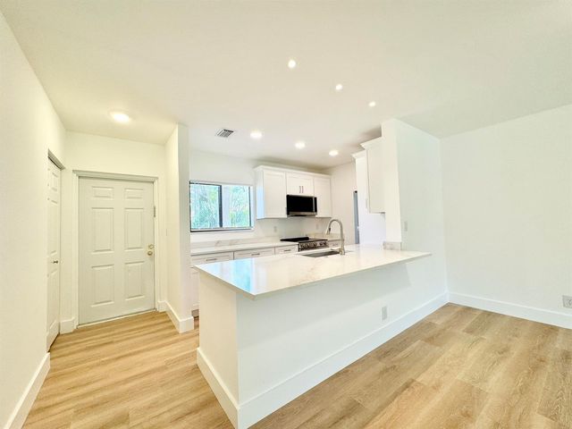 140 NW 70th Street 2030, Boca Raton, FL 33487