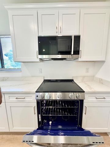 140 NW 70th Street 2030, Boca Raton, FL 33487