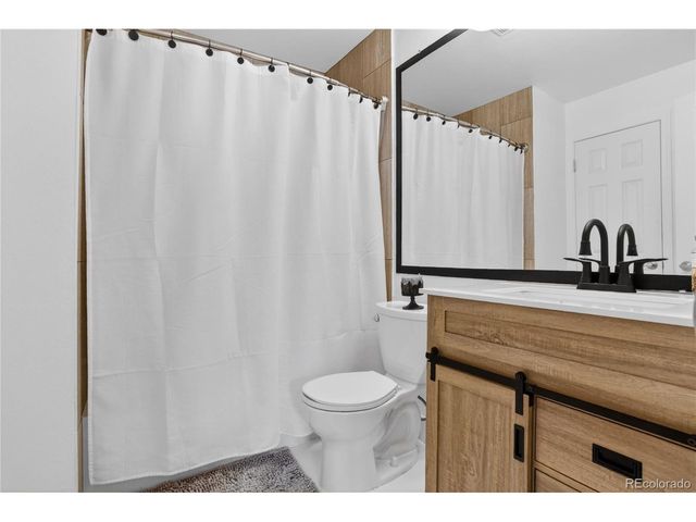 8190 S Fillmore Cir, Centennial, CO 80122