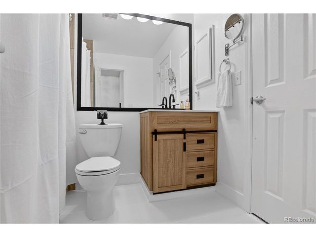 8190 S Fillmore Cir, Centennial, CO 80122