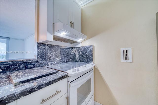 5401 Collins Avenue 1135, Miami Beach, FL 33140