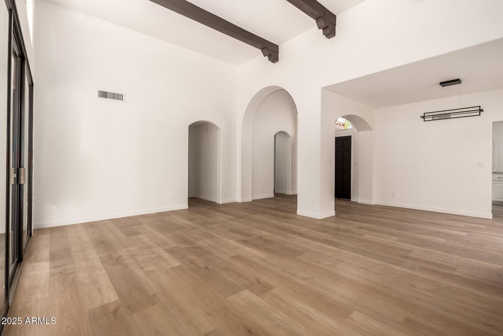 Image 11 of property listing at 8725 E Vía Del Arbor --, Scottsdale, AZ 85258