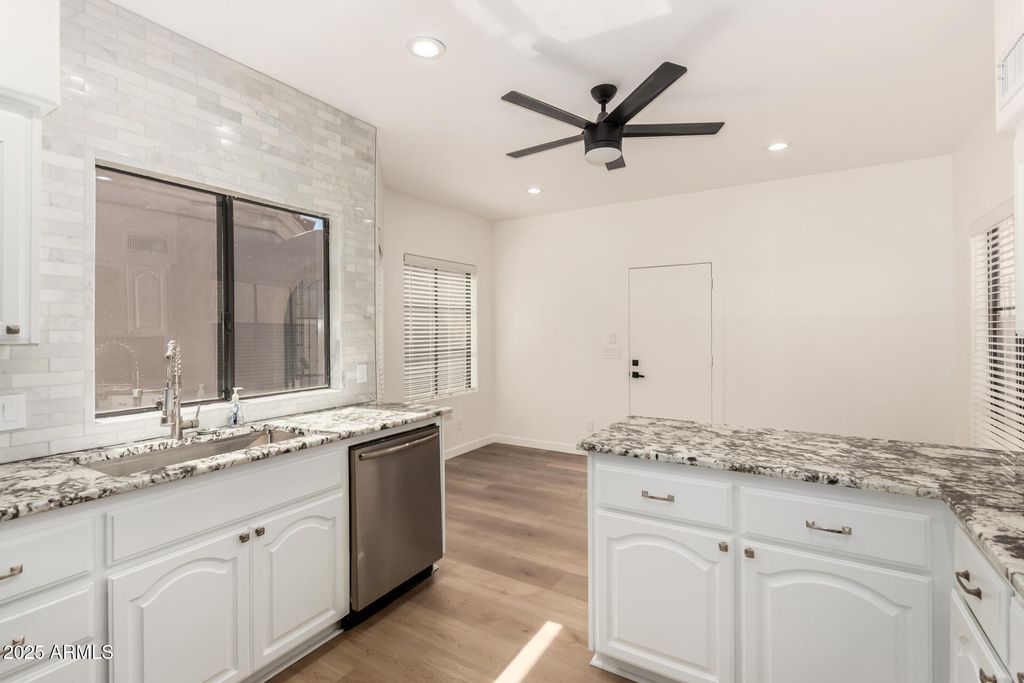 Image 15 of property listing at 8725 E Vía Del Arbor --, Scottsdale, AZ 85258