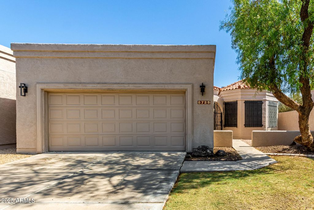 Image 2 of property listing at 8725 E Vía Del Arbor --, Scottsdale, AZ 85258