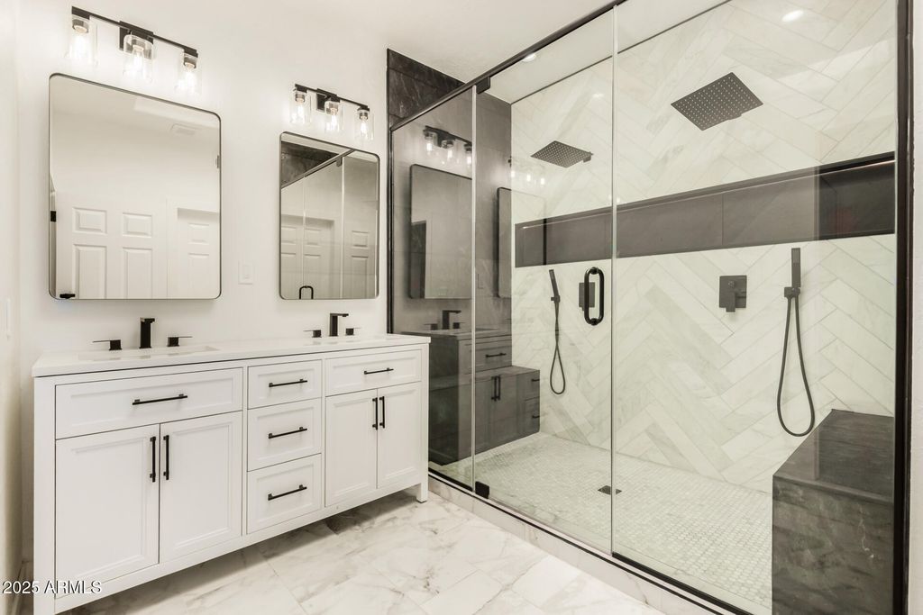 Image 23 of property listing at 8725 E Vía Del Arbor --, Scottsdale, AZ 85258