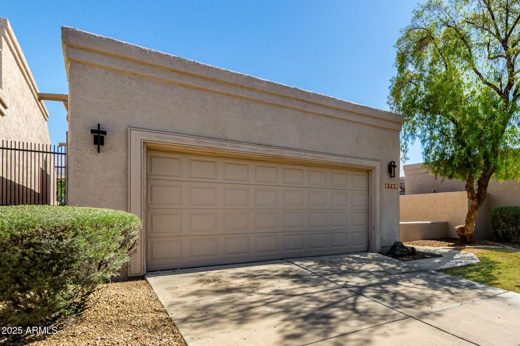 Image 4 of property listing at 8725 E Vía Del Arbor --, Scottsdale, AZ 85258