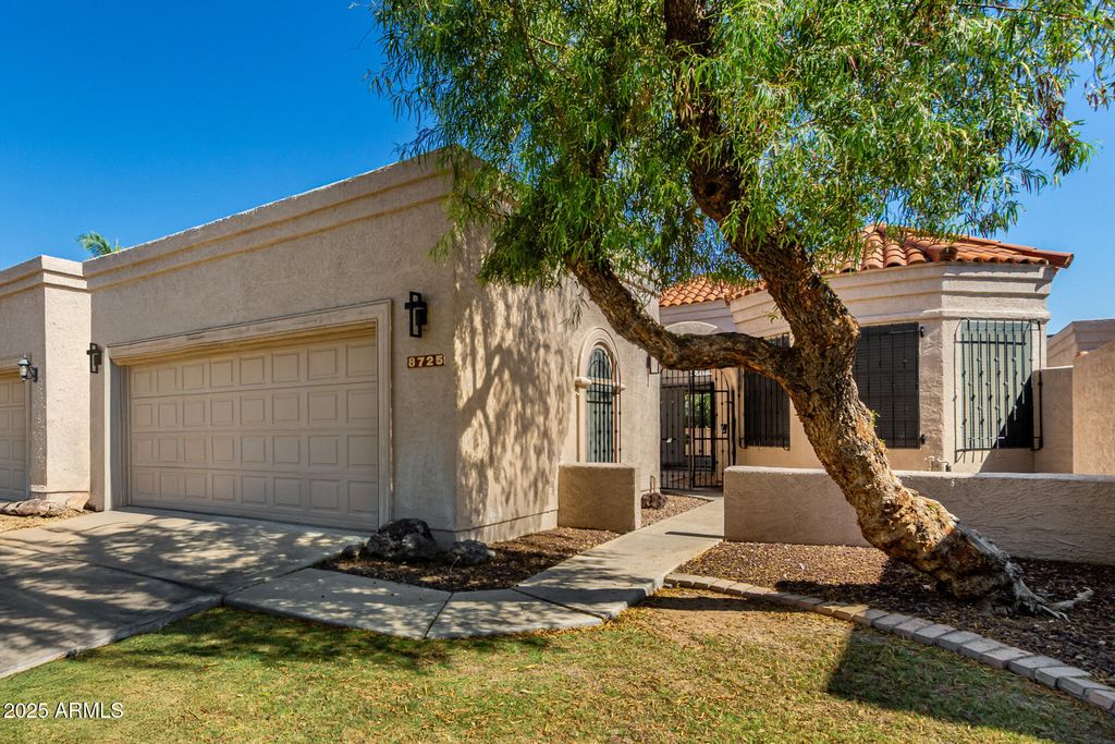 Image 6 of property listing at 8725 E Vía Del Arbor --, Scottsdale, AZ 85258