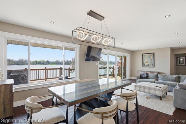 2497 W Walton Boulevard, Waterford, MI 48329