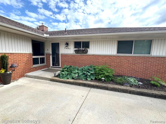 2497 W Walton Boulevard, Waterford, MI 48329
