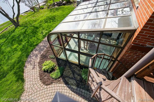 2497 W Walton Boulevard, Waterford, MI 48329
