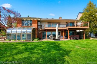 2497 W Walton Boulevard, Waterford, MI 48329