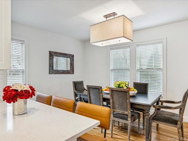 27 Hewlett Court, Babylon, NY 11702