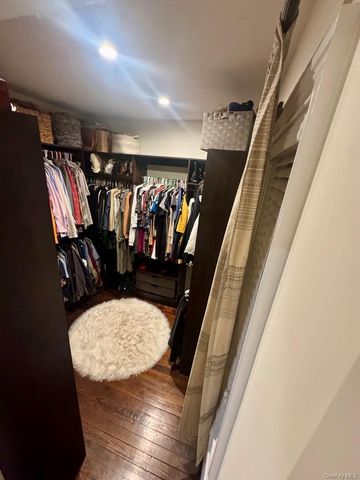 27 Hewlett Court, Babylon, NY 11702