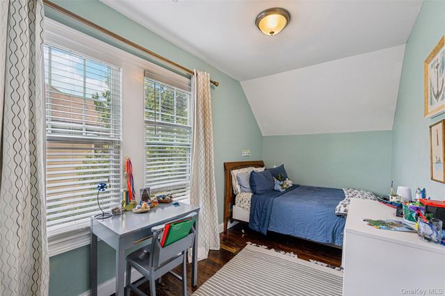 27 Hewlett Court, Babylon, NY 11702