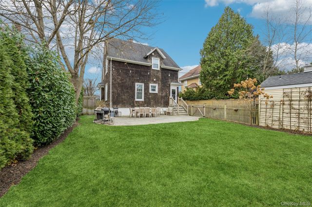 27 Hewlett Court, Babylon, NY 11702