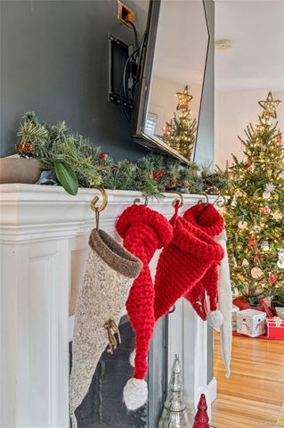 27 Hewlett Court, Babylon, NY 11702